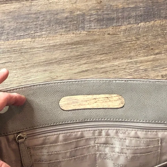 Michael Kors Large Grey Clutch with Short Shoulder Strap magnetic closure EUC - Picture 6 of 9